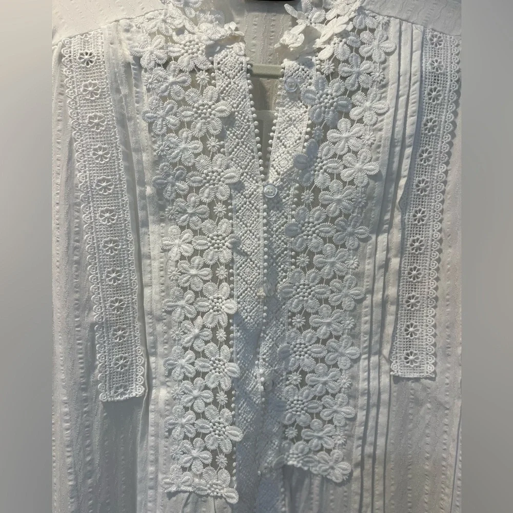 Vici White Floral Embroidered Blouse - Picture 10 of 11